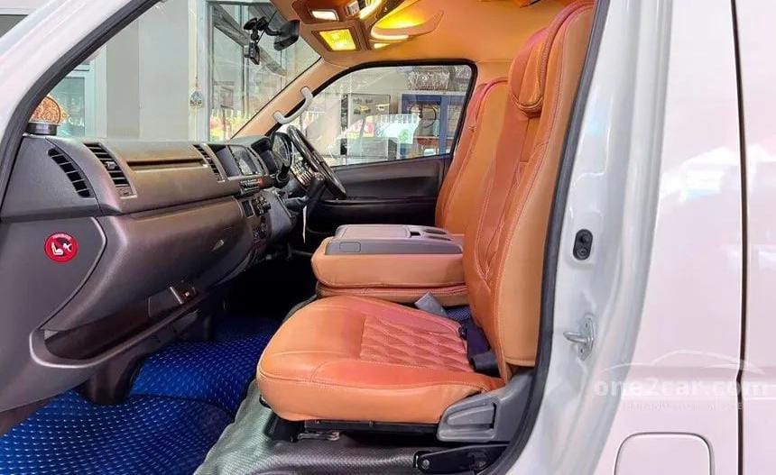 2017 Toyota Hiace Commuter